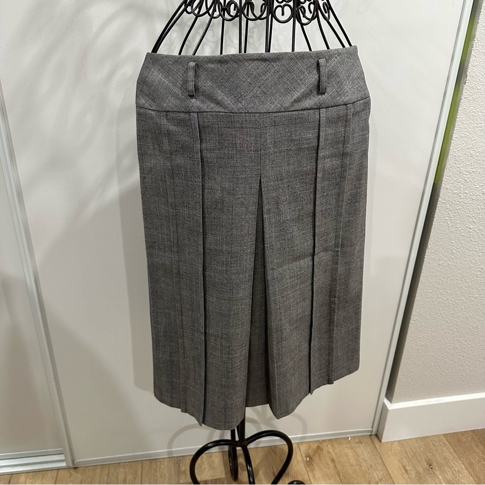 Skirt with belt loops. 90’s vibe